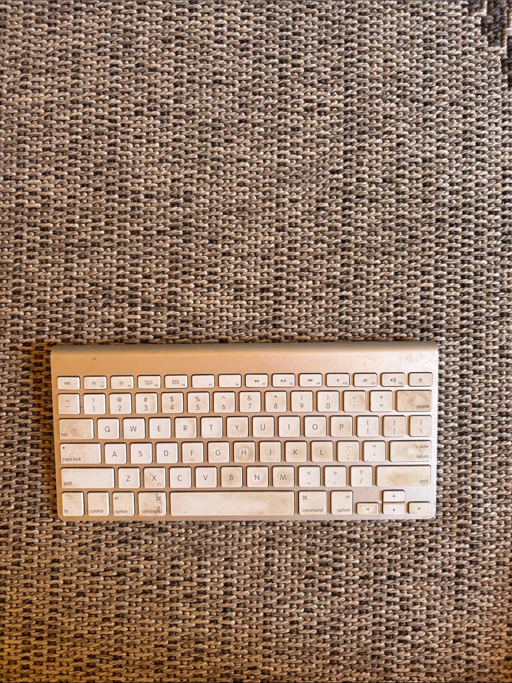 Apple White and Silver Wireless Keyboard (Foldable Aluminum Hinge)